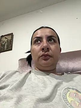 Abril Luv online show from April 3, 1:45 am