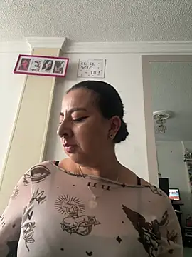 Snapshot of Abril_Luv chatting on May 25, 1:10 pm Abril Luv online show from May 25, 1:10 pm