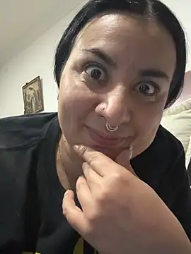 Snapshot of Abril_Luv chatting on June 8, 1:28 am Abril Luv online show from June 8, 1:28 am