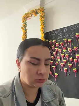 Abril Luv online show from October 3, 12:39 pm