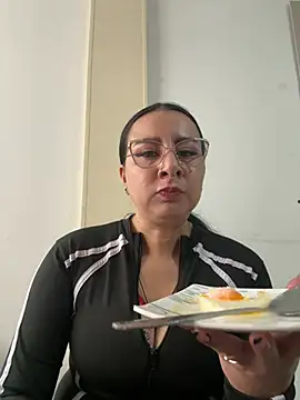 Abril Luv online show from February 3, 12:54 pm