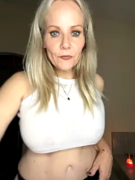 Snapshot of Sexual_Lovable_Doll chatting on November 15, 9:41 pm Sexual Lovable Doll online show from November 15, 9:41 pm