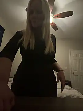 Sexual Lovable Doll online show from March 31, 8:00 pm