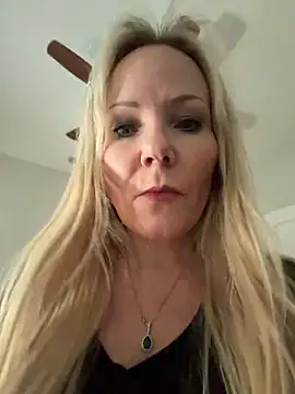 Snapshot of Sexual_Lovable_Doll chatting on June 12, 5:00 pm Sexual Lovable Doll online show from June 12, 5:00 pm