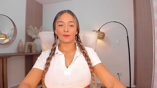 wandathompson  online show from March 31, 10:06 am