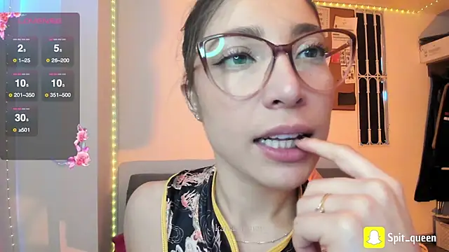 Snapshot of Spit_queen chatting on May 20, 1:30 pm Spit queen online show from May 20, 1:30 pm