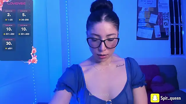 Snapshot of Spit_queen chatting on May 6, 1:37 pm Spit queen online show from May 6, 1:37 pm