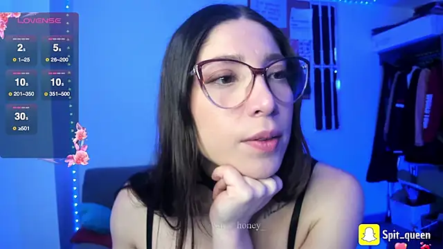 Snapshot of Spit_queen chatting on May 19, 1:40 pm Spit queen online show from May 19, 1:40 pm