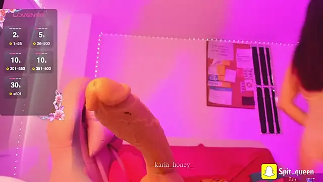 Snapshot of Spit_queen chatting on May 12, 1:17 pm Spit queen online show from May 12, 1:17 pm