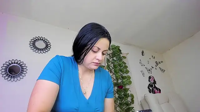 Juli Castillo8 online show from October 10, 1:34 pm