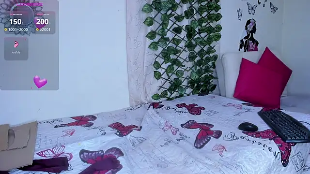 Juli Castillo8 online show from November 17, 1:26 pm