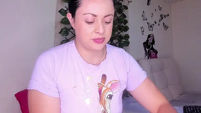 Juli Castillo8 online show from September 23, 1:29 pm