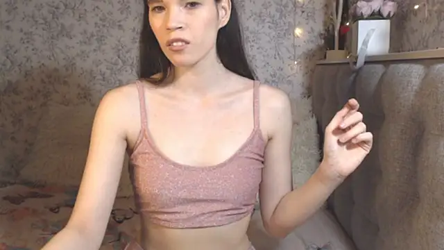 Snapshot of Nicole-Petite chatting on December 18, 2:42 am Nicole-Petite online show from December 18, 2:42 am