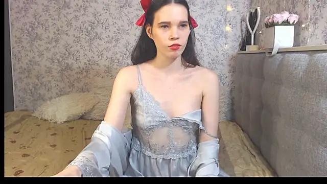 Snapshot of Nicole-Petite chatting on January 22, 12:38 am Nicole-Petite online show from January 22, 12:38 am