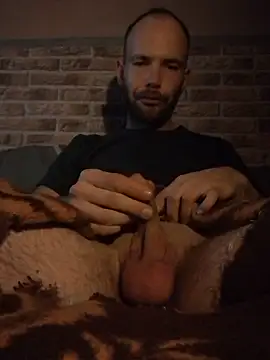 Adamvarga0318 online show from February 4, 10:45 pm