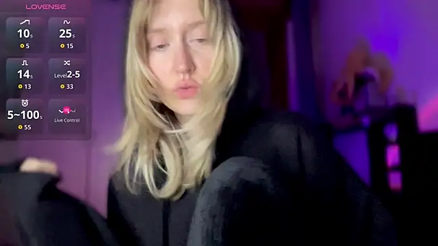 Snapshot of iilovetomatoes chatting on November 10, 7:30 pm iilovetomatoes online show from November 10, 7:30 pm