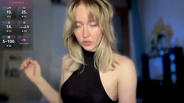 Snapshot of iilovetomatoes chatting on October 31, 10:05 pm iilovetomatoes online show from October 31, 10:05 pm