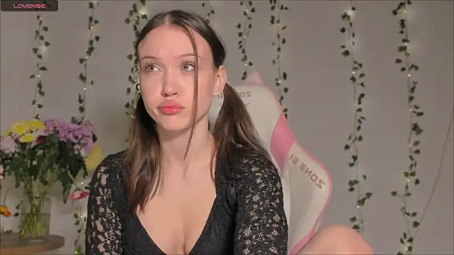 Amelia Lein online show from December 14, 12:39 am