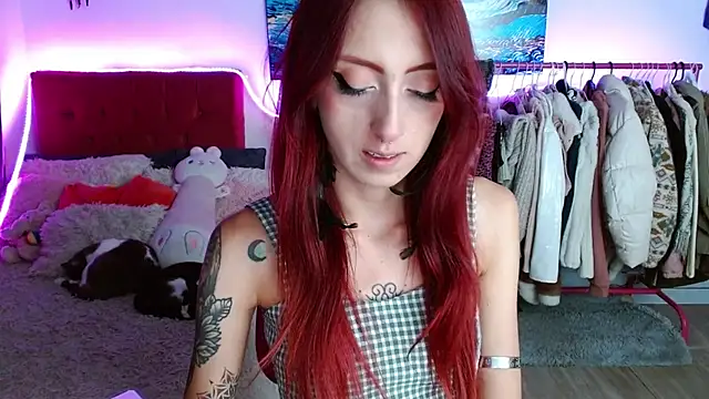 Snapshot of alisseallie chatting on October 14, 9:36 pm alisseallie online show from October 14, 9:36 pm