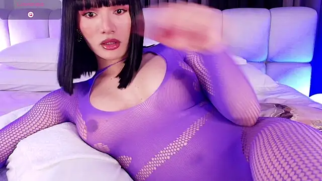 Snapshot of sweetieluna01 chatting on June 29, 5:56 pm sweetieluna01 online show from June 29, 5:56 pm