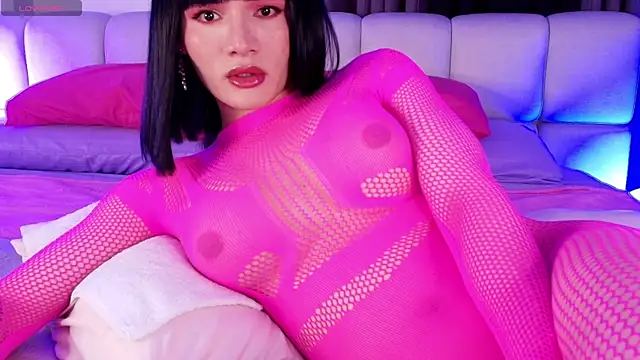 Snapshot of sweetieluna01 chatting on July 18, 1:25 am sweetieluna01 online show from July 18, 1:25 am
