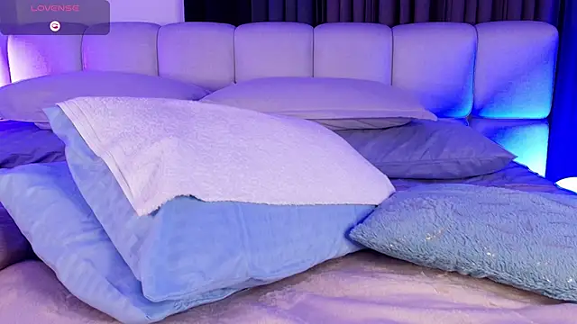 sweetieluna01 online show from March 13, 1:43 am