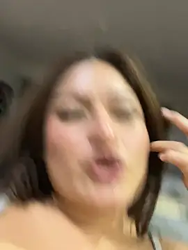 Snapshot of LuceroRm chatting on June 4, 2:38 am LuceroRm online show from June 4, 2:38 am