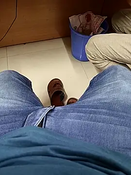 adicma123 online show from March 28, 7:09 am