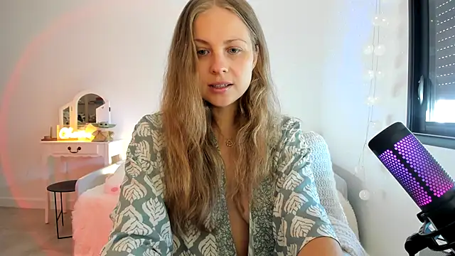 ImKeira online show from November 18, 9:12 am