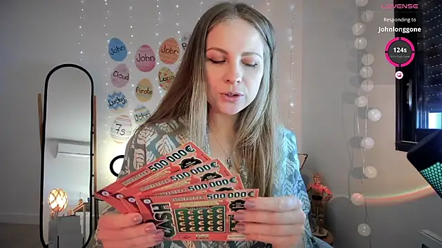 ImKeira online show from April 4, 12:45 pm