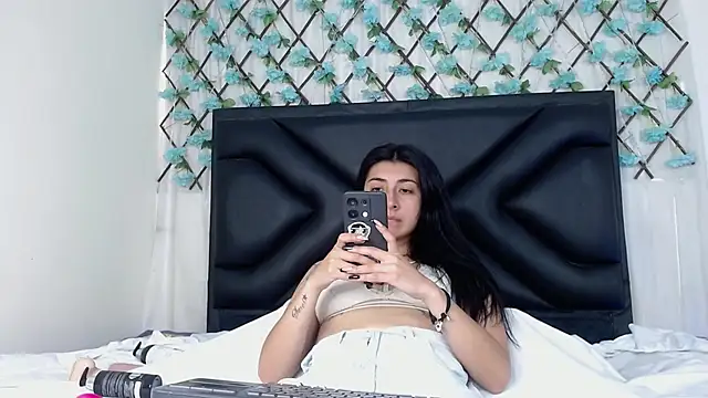 Snapshot of EmmaWilliamss chatting on September 28, 2:13 pm EmmaWilliamss online show from September 28, 2:13 pm