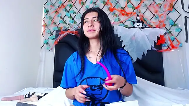 Snapshot of EmmaWilliamss chatting on October 14, 3:34 pm EmmaWilliamss online show from October 14, 3:34 pm
