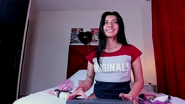Snapshot of EmmaWilliamss chatting on February 20, 5:09 pm EmmaWilliamss online show from February 20, 5:09 pm