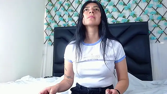 Snapshot of EmmaWilliamss chatting on January 14, 2:31 pm EmmaWilliamss online show from January 14, 2:31 pm