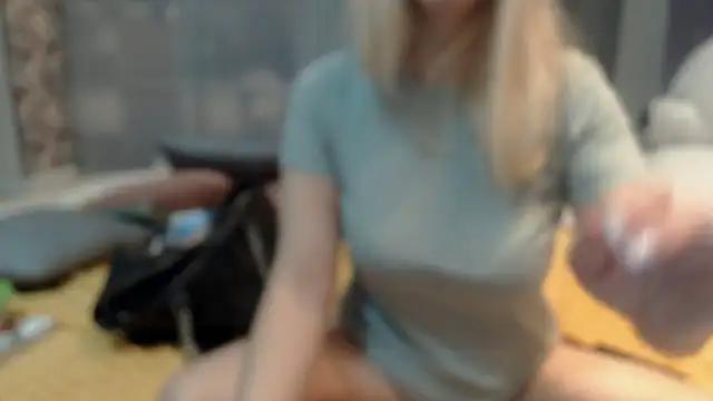 KyliePag online show from January 7, 8:30 am