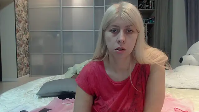 KyliePag online show from December 19, 7:00 am