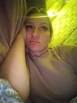 Snapshot of ulika1989 chatting on May 24, 8:20 pm ulika1989 online show from May 24, 8:20 pm