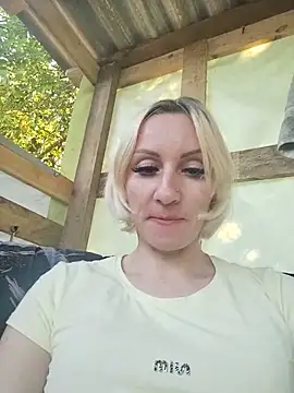 Snapshot of ulika1989 chatting on June 4, 4:33 pm ulika1989 online show from June 4, 4:33 pm