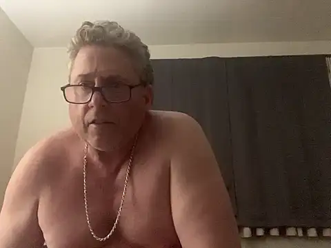 iwantutocum1X online show from February 25, 10:04 am