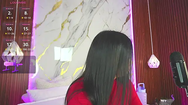 Snapshot of haylie_ chatting on February 14, 4:15 am haylie online show from February 14, 4:15 am