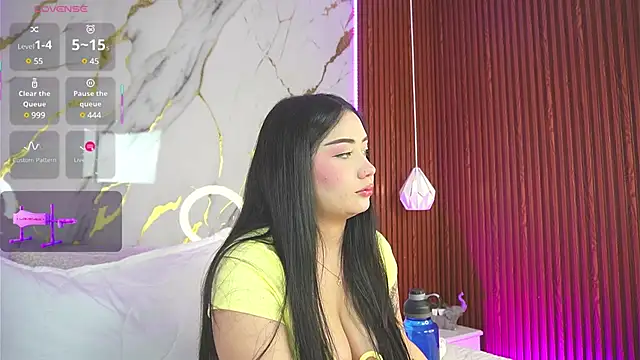 Snapshot of haylie_ chatting on February 24, 4:38 am haylie online show from February 24, 4:38 am