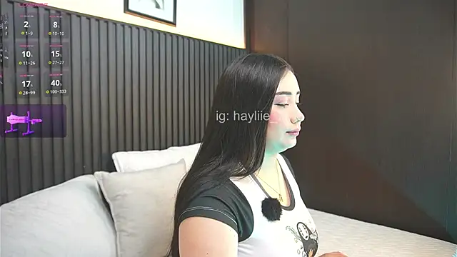 Snapshot of haylie_ chatting on June 17, 6:24 am haylie online show from June 17, 6:24 am