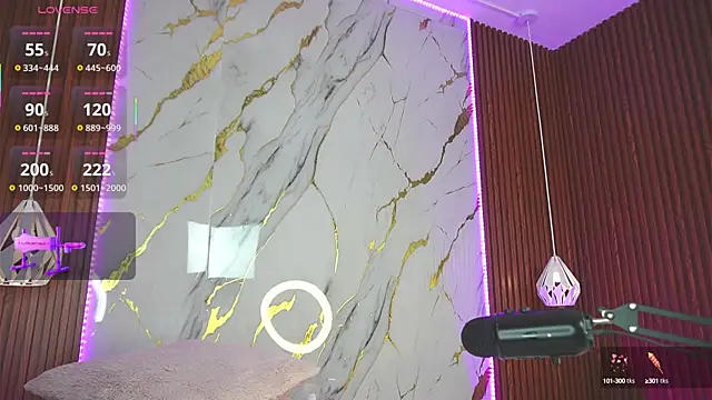 Snapshot of haylie_ chatting on March 8, 9:40 pm haylie online show from March 8, 9:40 pm