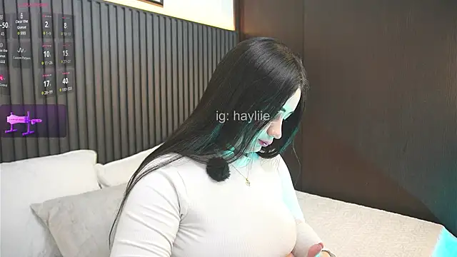 Snapshot of haylie_ chatting on June 5, 6:07 am haylie online show from June 5, 6:07 am