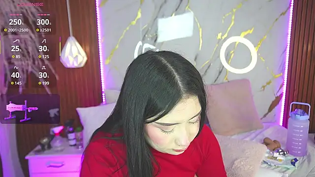 Snapshot of haylie_ chatting on February 14, 7:17 am haylie online show from February 14, 7:17 am