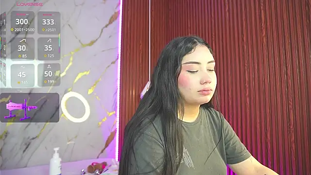 Snapshot of haylie_ chatting on March 21, 8:50 am haylie online show from March 21, 8:50 am