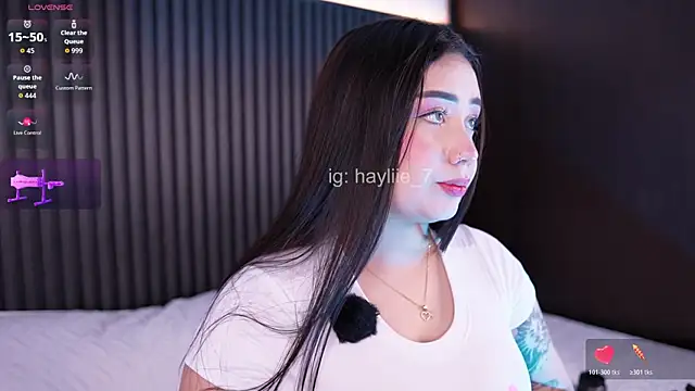 Snapshot of haylie_ chatting on June 23, 5:16 am haylie online show from June 23, 5:16 am