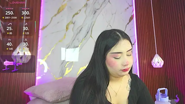 Snapshot of haylie_ chatting on February 12, 4:12 am haylie online show from February 12, 4:12 am