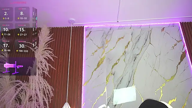 Snapshot of haylie_ chatting on February 16, 5:59 am haylie online show from February 16, 5:59 am