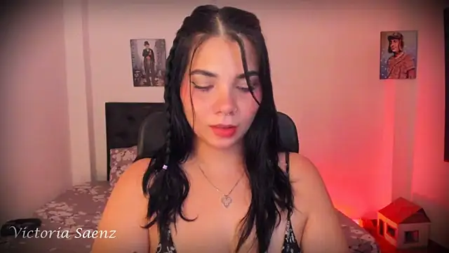 victoriaasaenz  online show from November 16, 1:21 am